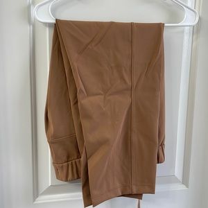 Lululemon on the fly AKA stretch high-rise crop 23” size 8